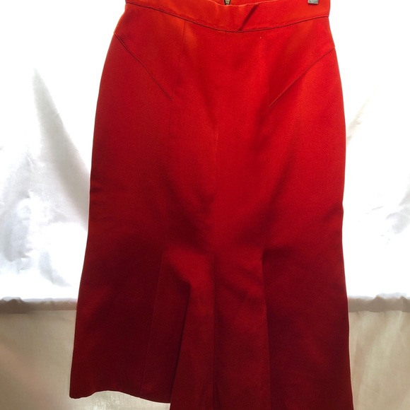 Burberry cadmium red skirt. Says 42 but fits size small.must have 🤩 - Picture 1 of 10